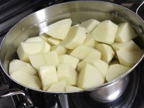 Картофельные котлеты в духовке - фото шаг 2