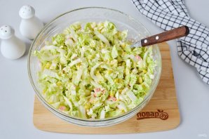 Салат с капустой и кукурузой - фото шаг 5