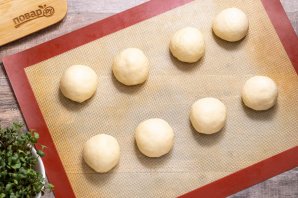 Пирожки с солеными грибами - фото шаг 10