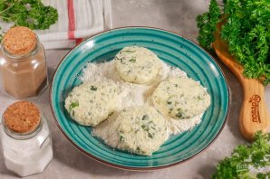 Сырники с сыром "Сулугуни" и зеленью - фото шаг 5