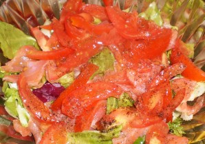 Простой салат с семгой слабосоленой - фото шаг 4