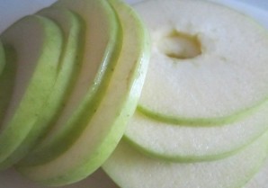 Печень с яблоками в духовке - фото шаг 4