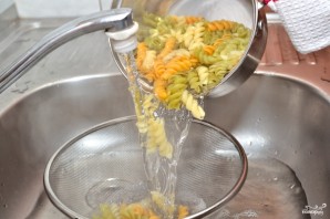 Салат из цветных макарон - фото шаг 1