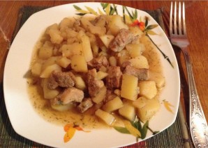 Картофель тушеный со свининой в мультиварке - фото шаг 4