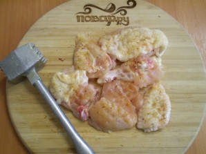 Жареная курица кусочками на сковороде - фото шаг 2
