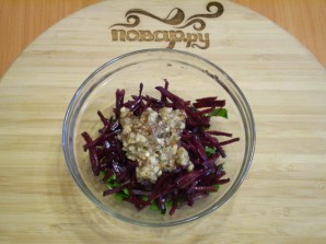 Сыроедческий салат из свеклы - фото шаг 6