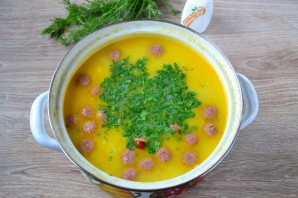 Суп с охотничьими колбасками и сыром - фото шаг 8