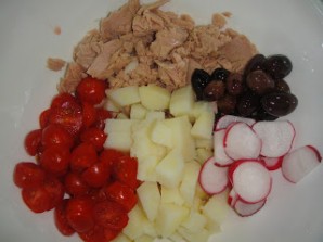 Салат из тунца, помидоров и картофеля - фото шаг 3