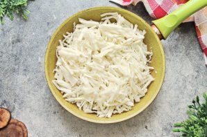 Капустная солянка с сосиской - фото шаг 2