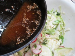 Салат по-корейски из капусты с редисом и кабачком  - фото шаг 9