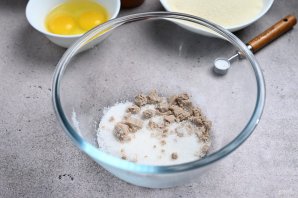 Блины на кефире дрожжевые - фото шаг 2