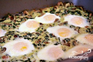Запеченные яйца со шпинатом, грибами и беконом - фото шаг 6