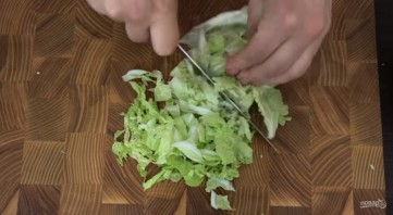 Хрустящий салат с мивиной - фото шаг 1