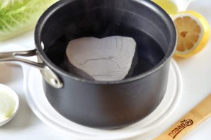 Салат с отварным тунцом - фото шаг 2