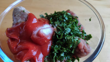 Гнезда из лапши с фаршем и горчичным кетчупом "Махеевъ" Беларусь - фото шаг 4