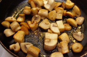 Карп, запеченный с грибами в духовке - фото шаг 3