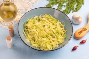 Постные оладьи из кабачков - фото шаг 2