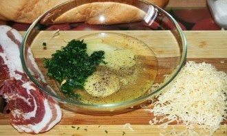 Гренки с сыром и яйцом на сковороде - фото шаг 1