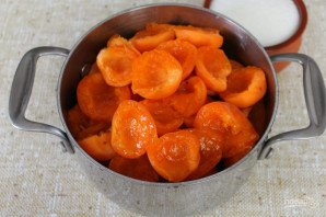 Варенье из абрикосов и слив - фото шаг 3