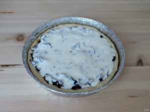 Пирог с черносливом и сметаной - фото шаг 10