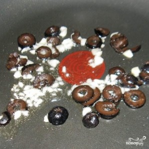 Пирог с жареными помидорами и маслинами - фото шаг 2