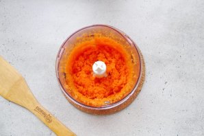 Морковный пирог с грецкими орехами и корицей - фото шаг 5