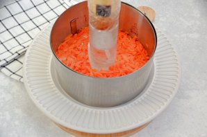 Салат "Гранатовый браслет" с сыром - фото шаг 12