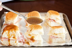 Простые сэндвичи с пикантным соусом - фото шаг 8