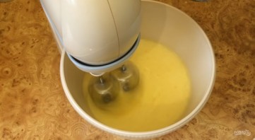 Бисквитный рулет со сливочно-молочным кремом - фото шаг 1
