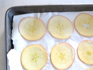 Чипсы из яблок в духовке - фото шаг 1