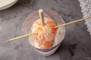 Десерт "Мандарины в снегу" без выпечки - фото шаг 7
