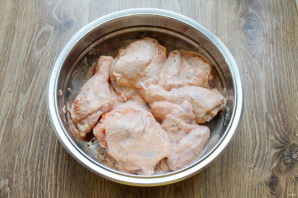 Курица с кетчупом и майонезом в духовке - фото шаг 5