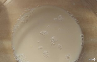 Дрожжевое тесто для пирожков на кефире - фото шаг 1