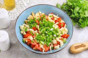 Салат с копченым сыром и помидорами - фото шаг 4