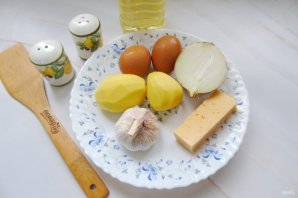 Картошка с яйцом, сыром и чесноком - фото шаг 1
