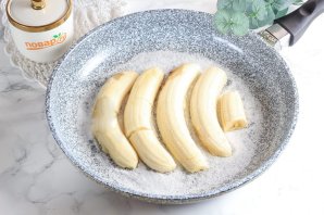 Пирог с бананами на сковороде - фото шаг 5