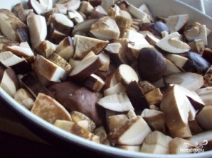 Тушеная картошка с грибами и сметаной - фото шаг 2