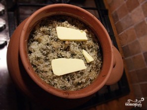 Рис с грибами в горшочках - фото шаг 7