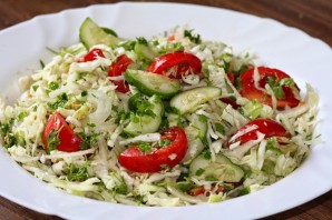 Салат из капусты и зеленого горошка - фото шаг 3