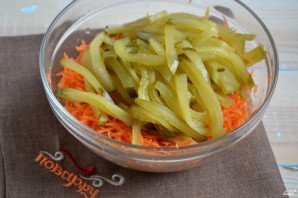 Салат из огурцов с морковкой по-корейски - фото шаг 5