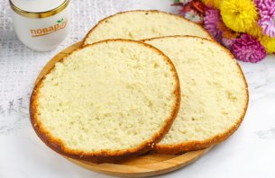 Бисквитный торт с кремом из сгущенки - фото шаг 5