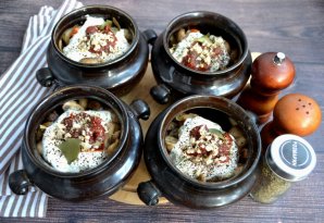 Мясо с грибами в горшочках - фото шаг 13