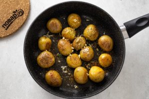 Жареный картофель в мундире - фото шаг 4
