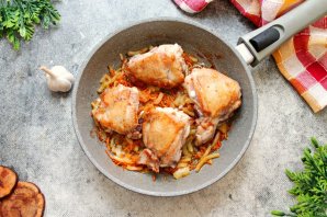 Тушеные куриные бедра - фото шаг 7