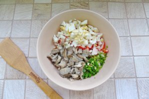 Салат с грибами вешенками - фото шаг 6