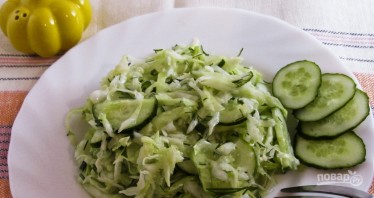Салат из свежей капусты с огурцами - фото шаг 4
