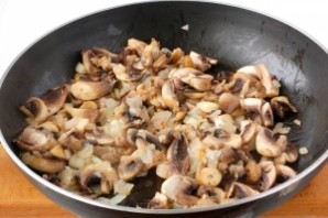 Пирожки с грибами и картошкой жареные - фото шаг 4