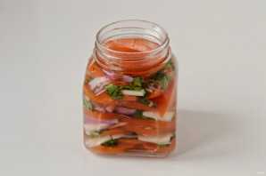 Салат из красных помидоров на зиму - фото шаг 5