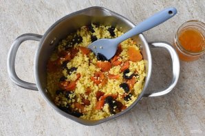 Постная пшенная каша с сухофруктами - фото шаг 10