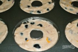 Пончики с ягодами в духовке - фото шаг 3